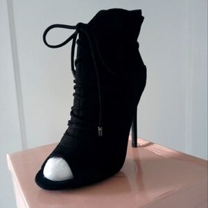 M&L Size 8 1/2 Black Open-Toe Boot